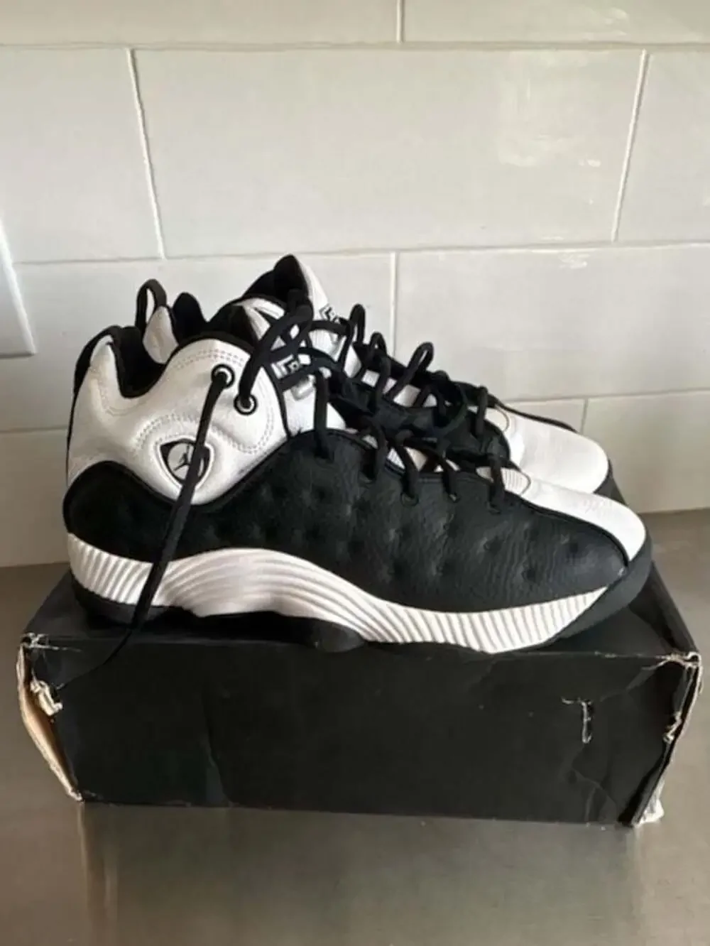 Jordan Jumpman Team II White/Black-University Red Sneakers